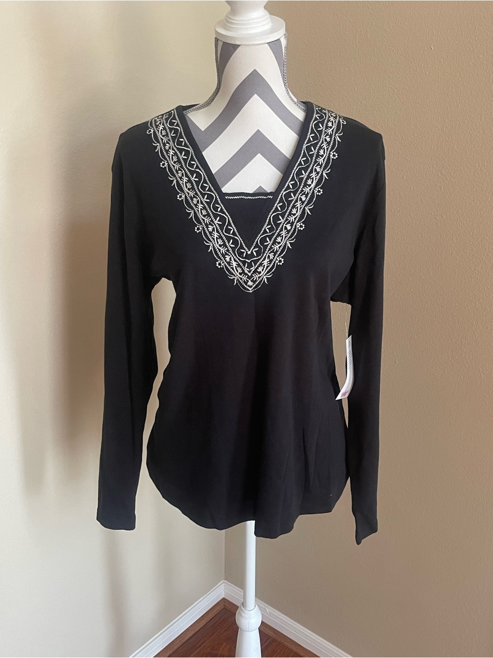 NEW - St. John's Bay Black Long-Sleeve V-Neck Top with White Embroidery - 1X